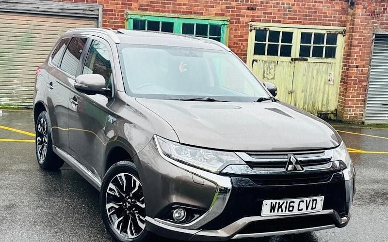 Used Mitsubishi Outlander P-HEV 203 HP (149 kW) 2016 Estate