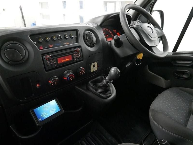 Used Vauxhall Movano 130 HP (95 kW) 2018 White MPV