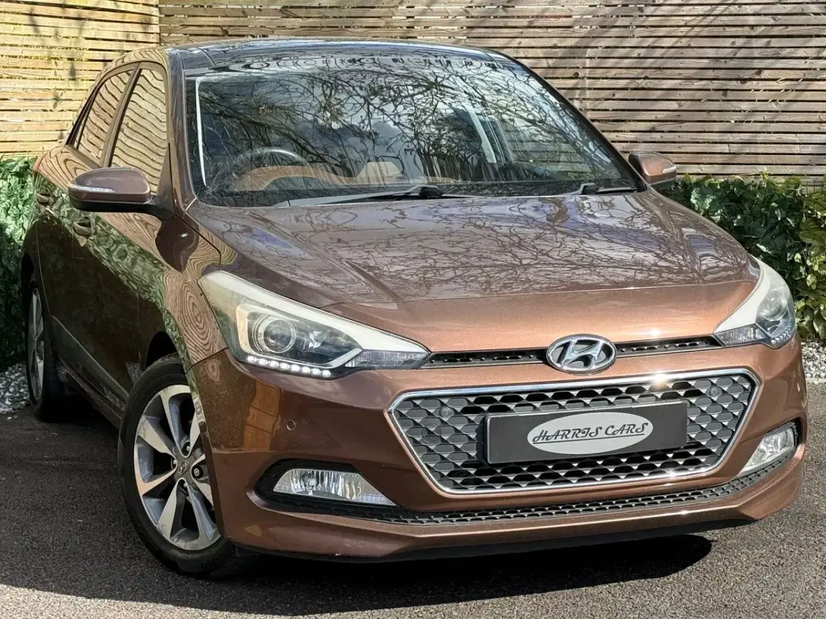 Used Hyundai i20 Premium SE 100 HP (73 kW) 2015 Brown Hatchback