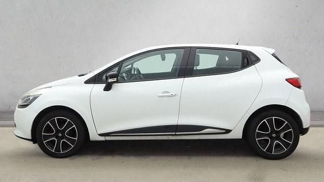 Used Renault Clio IV Dynamique 75 HP (55 kW) 2015 White Hatchback