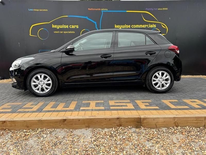 Used Hyundai i20 SE 100 HP (73 kW) 2017 Black Hatchback