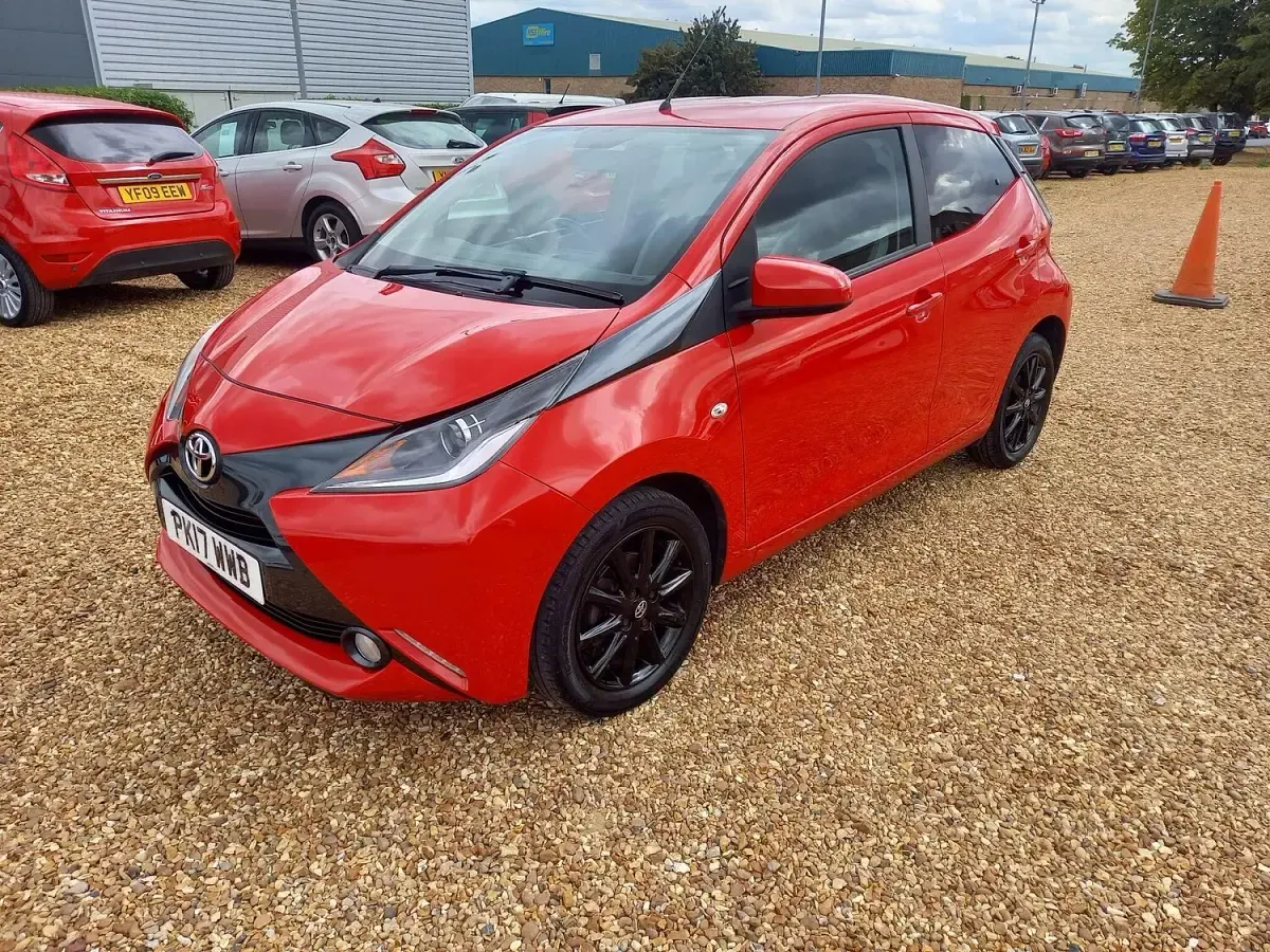 Used Toyota Aygo x-style 69 HP (50 kW) 2017 Red Hatchback
