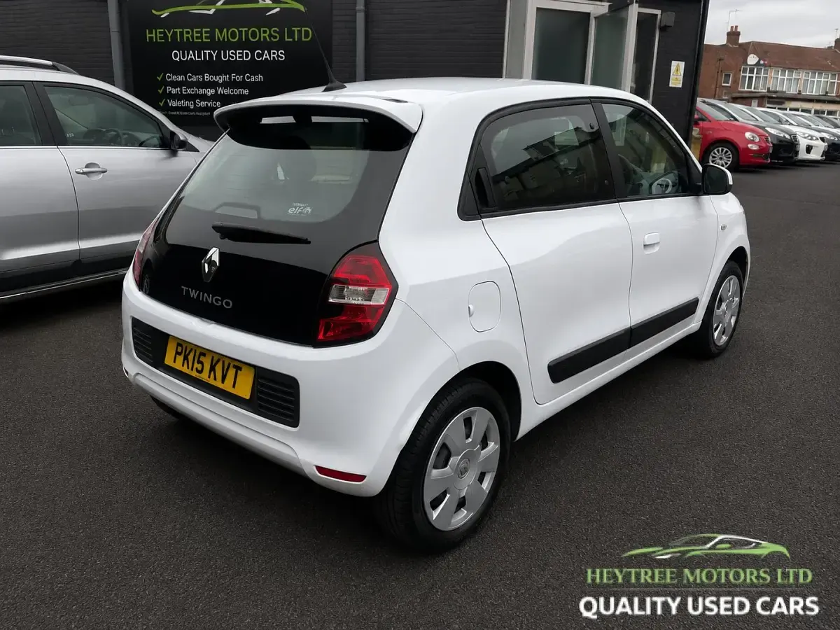 Used Renault Twingo Expression 70 HP (51 kW) 2015 White Hatchback