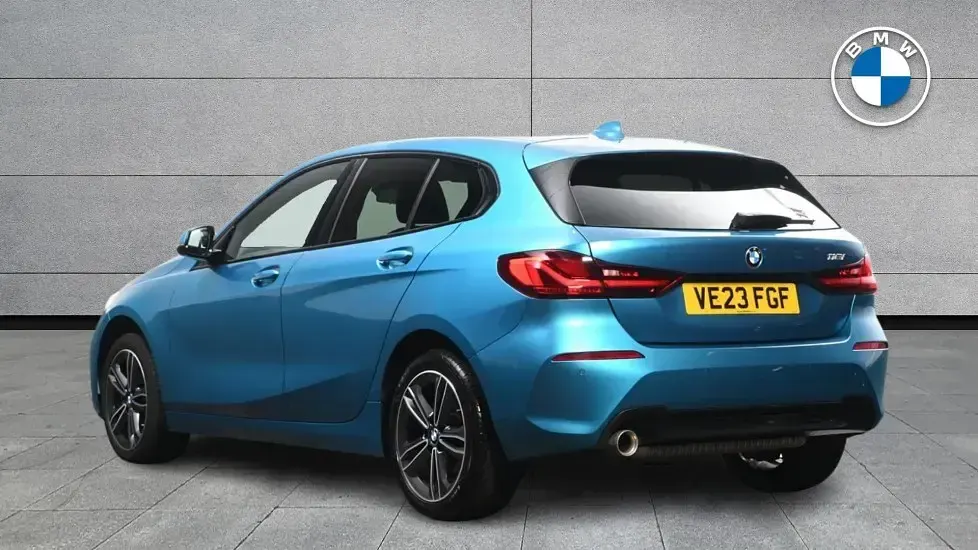 Used BMW 118 Sport Line 134 HP (98 kW) 2023 Blue Hatchback