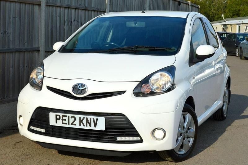 White Used 2012 Toyota Aygo Hatchback | £3,749 (Fair price) - Image 1/4