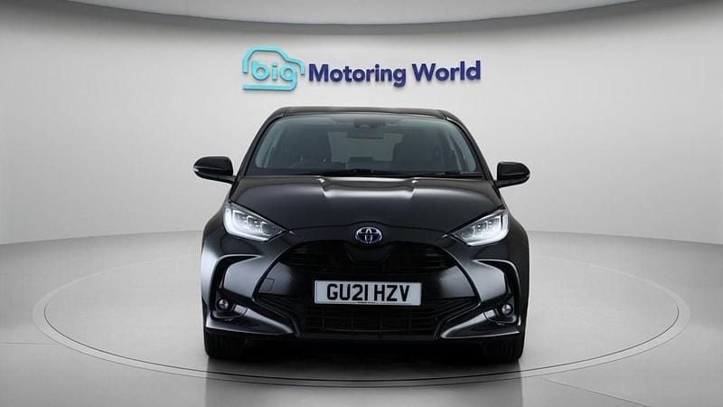 Used Toyota Yaris Hybrid Design 116 HP (85 kW) 2021 Black Hatchback