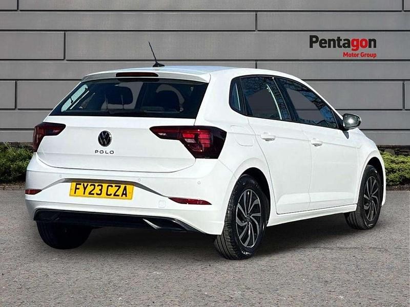 Usado VW Polo Life 94 CV (69 kW) 2023 Blanco Utilitario
