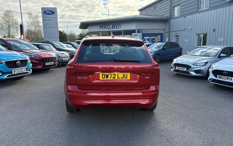 Usado Volvo XC60 Core 250 CV (183 kW) 2023 Rojo SUV