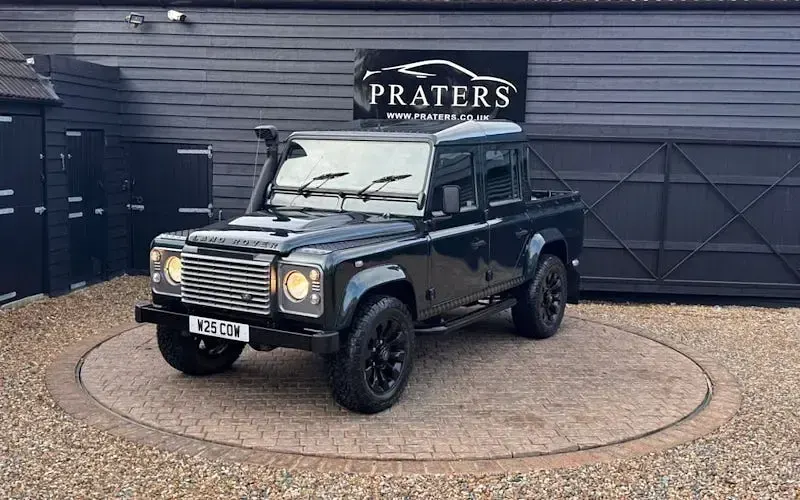 Used Land Rover Defender 124 HP (91 kW) 2015 Pickup