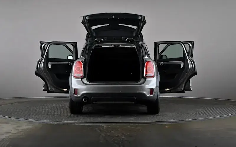 Used Mini Cooper Countryman Exclusive 136 HP (100 kW) 2019 Silver SUV