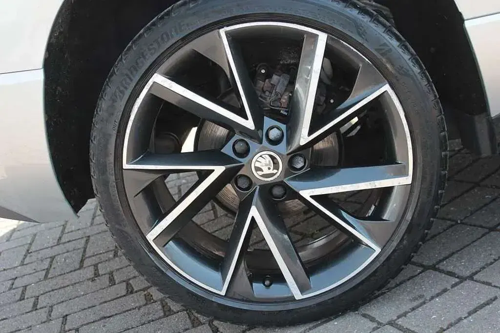 Used Skoda Karoq SportLine 150 HP (110 kW) 2021 Brilliant silver metallic SUV