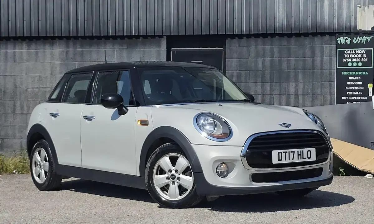Used Mini Cooper D Hatch 2017 Silver Hatchback