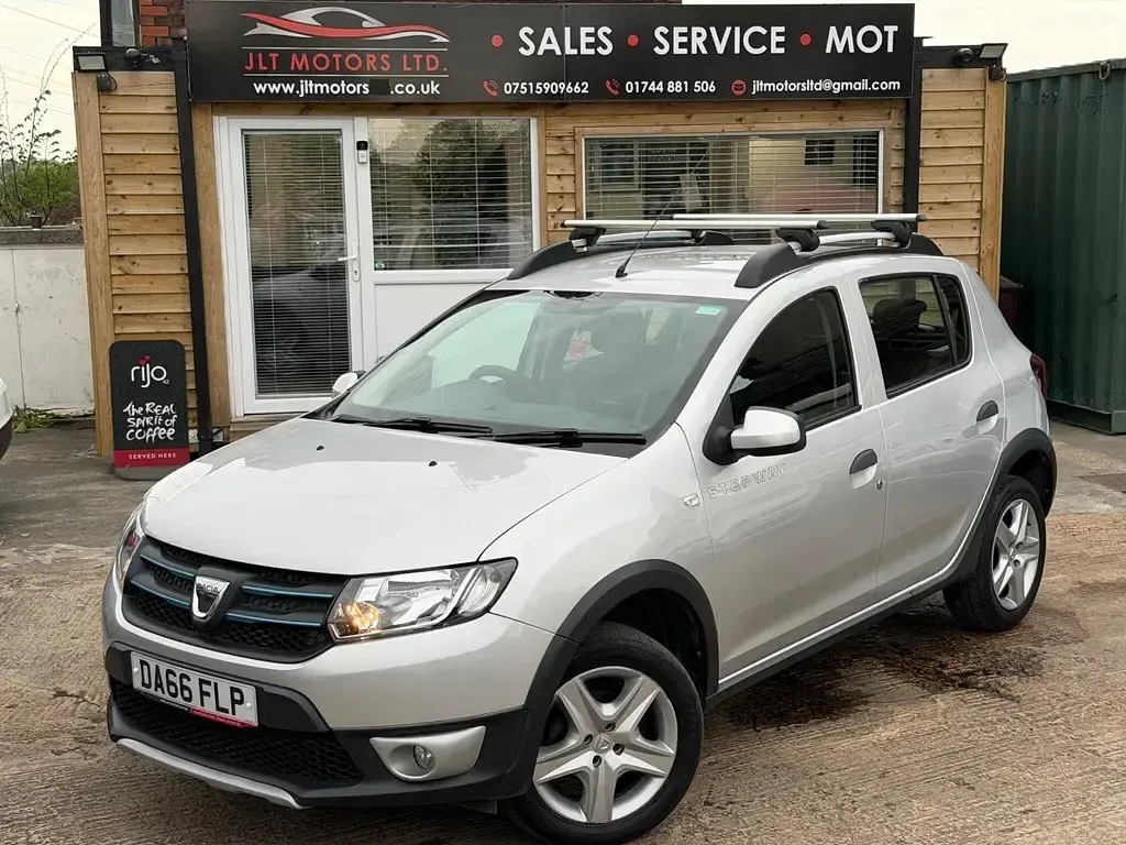Used Dacia Sandero Lauréate 2016 Silver Hatchback