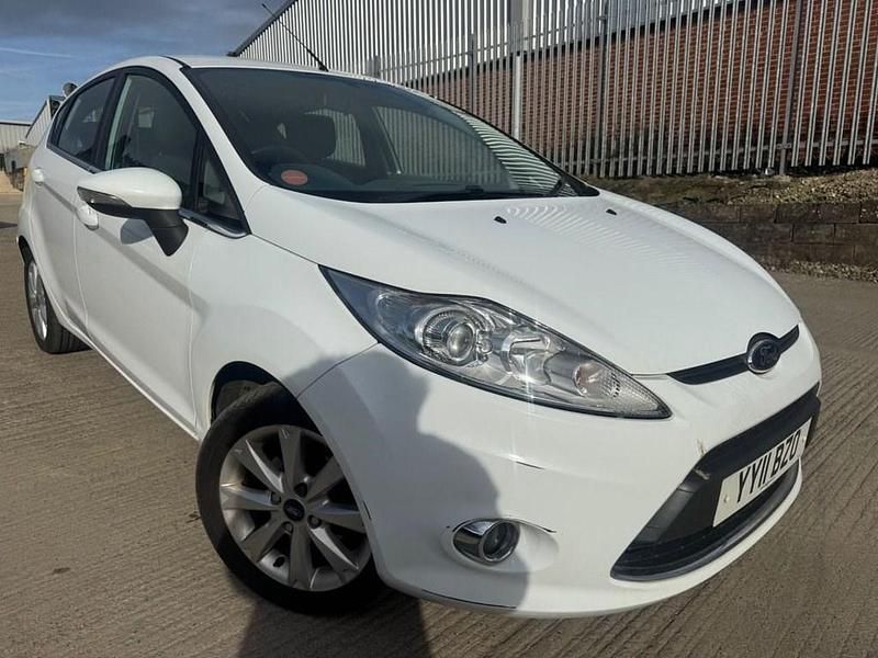 Used Ford Fiesta Zetec 81 HP (59 kW) 2011 White Hatchback