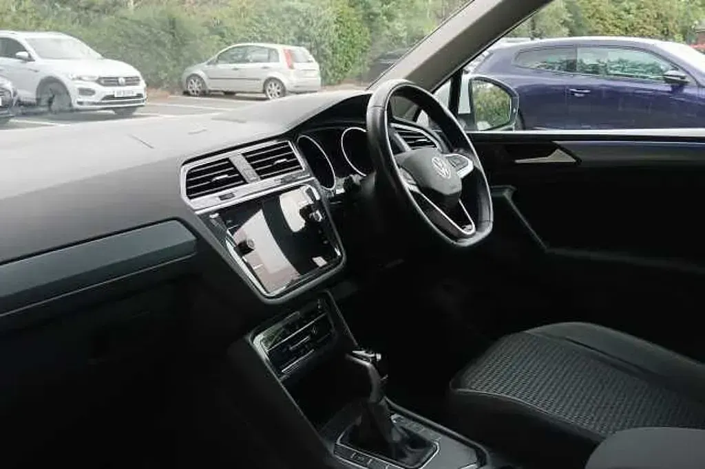 Used VW Tiguan Active 150 HP (110 kW) 2022 White SUV