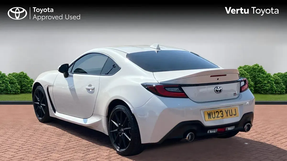 Used Toyota GR86 235 HP (172 kW) 2022 White Coupe