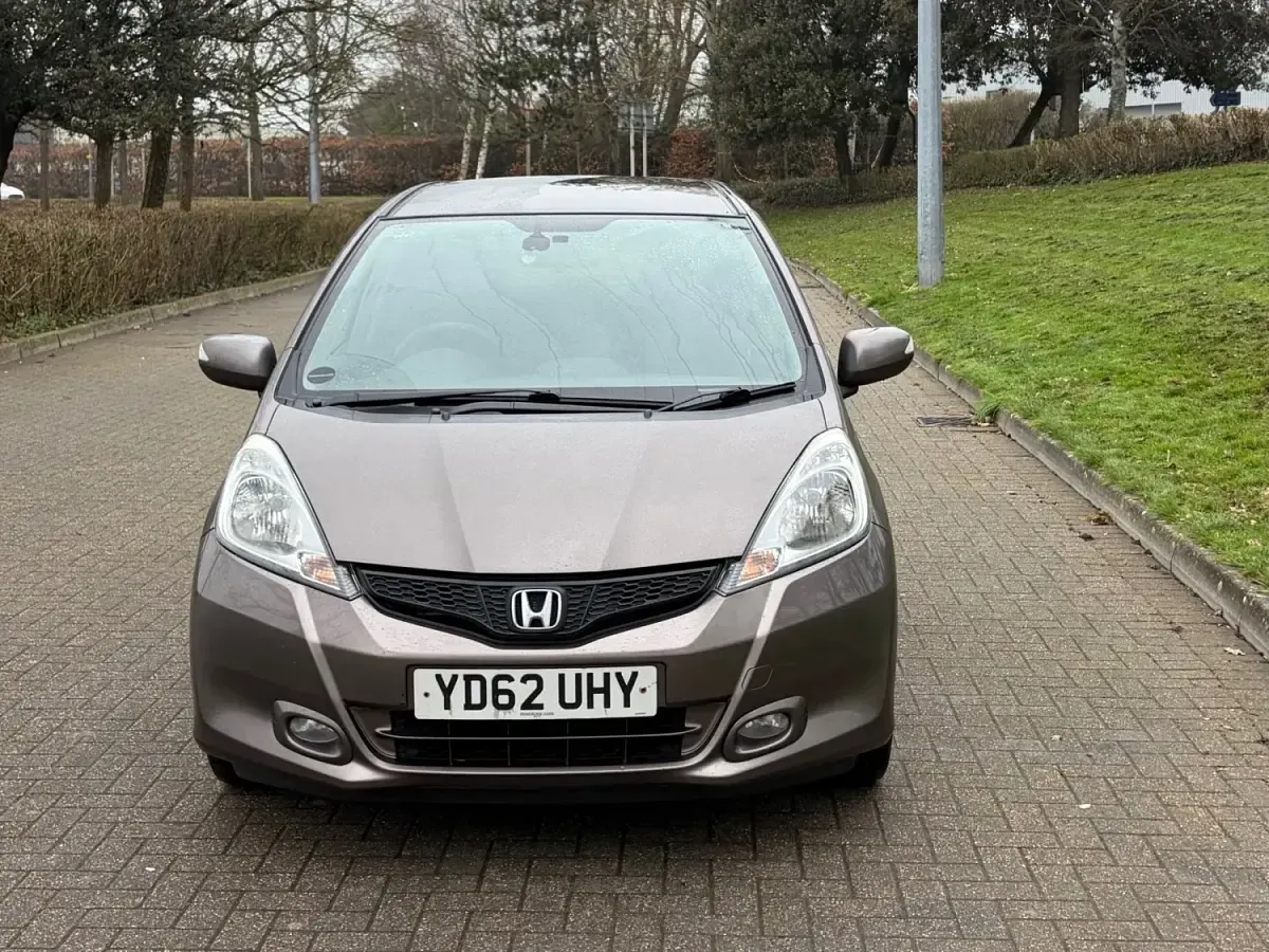 Begagnad Honda Jazz EX 99 HK (72 kW) 2012 Brun Halvkombi