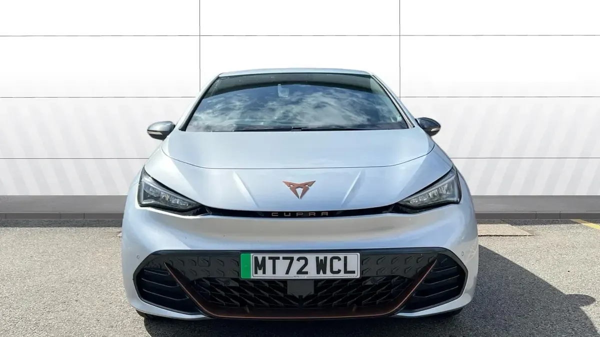 Usado Cupra Born e-Boost 169 kW (230 CV) 2022 Plateado Utilitario