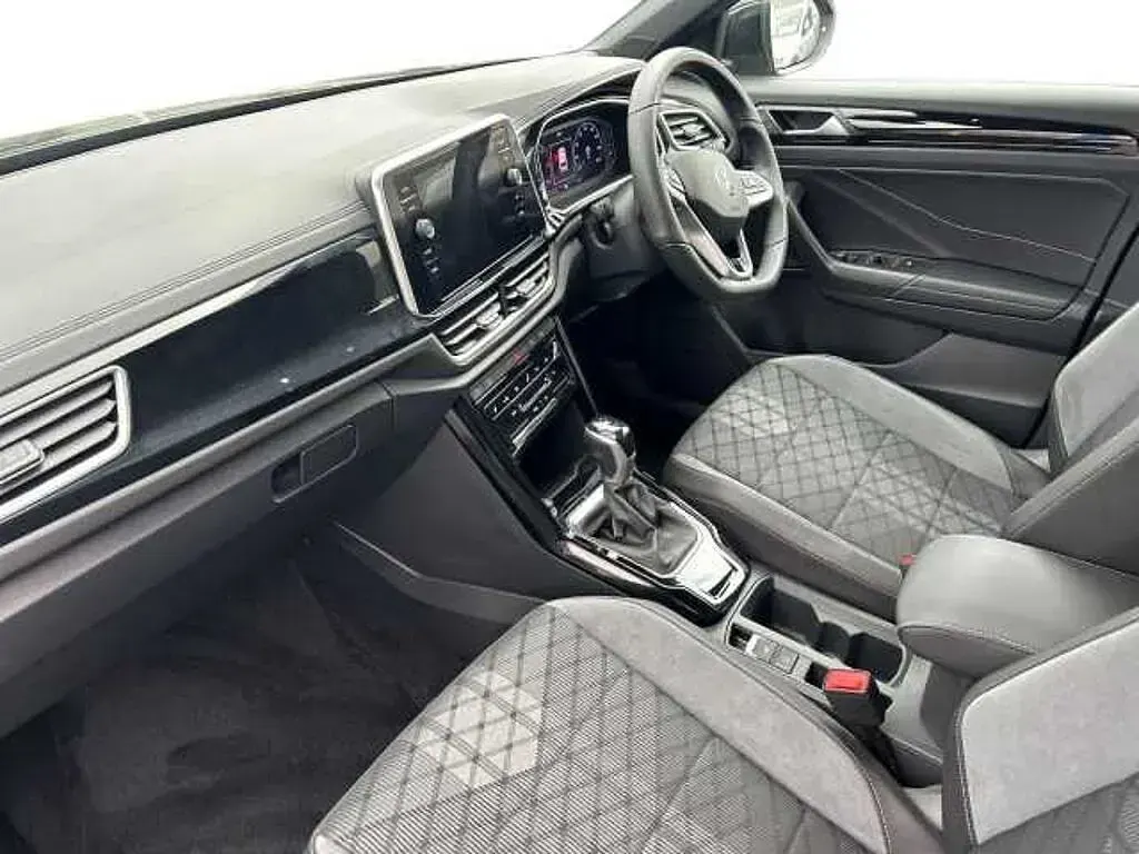 Used VW T-Roc R-line 150 HP (110 kW) 2025 Black SUV