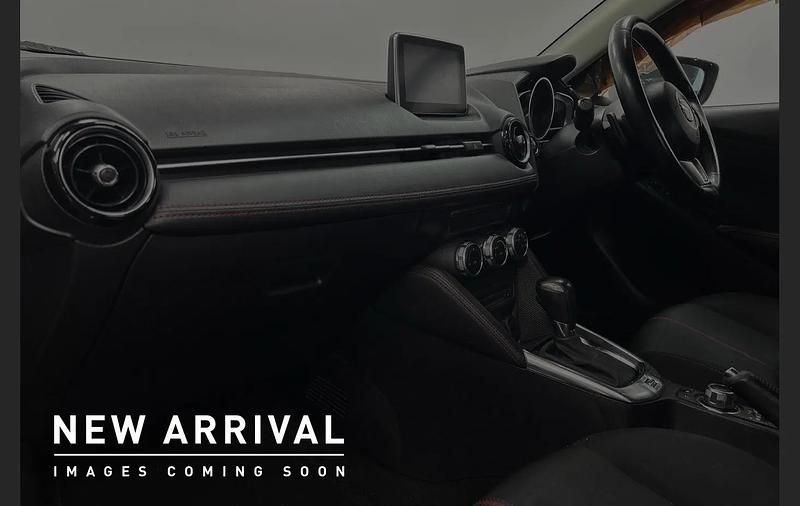 Begagnad Mazda 2 Inclusive 88 HK (64 kW) 2016 Röd Halvkombi