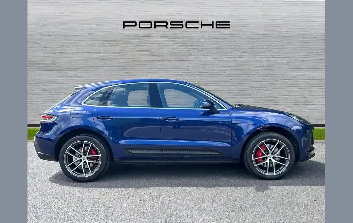 Used Porsche Macan 375 HP (275 kW) 2023 Gentian blue SUV