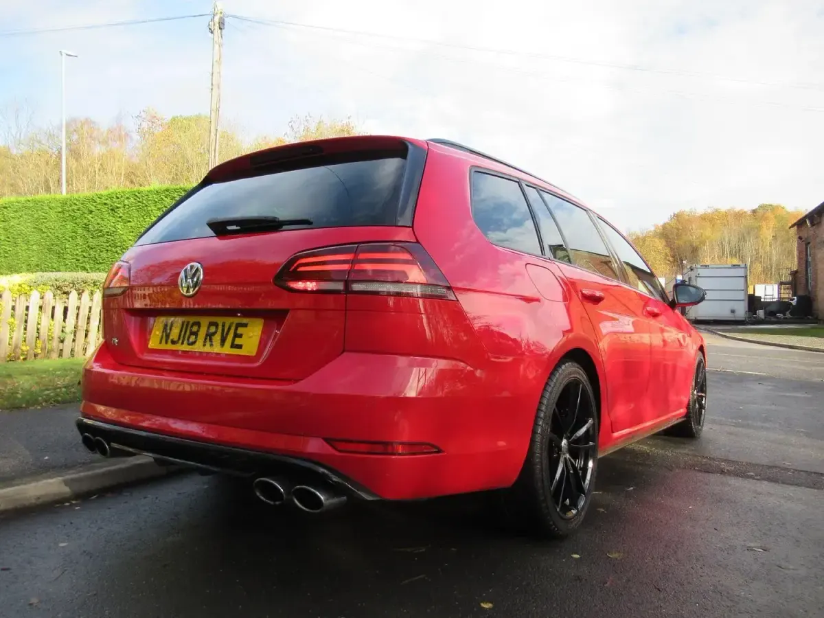 Used VW Golf VII R 310 HP (228 kW) 2018 Red Estate