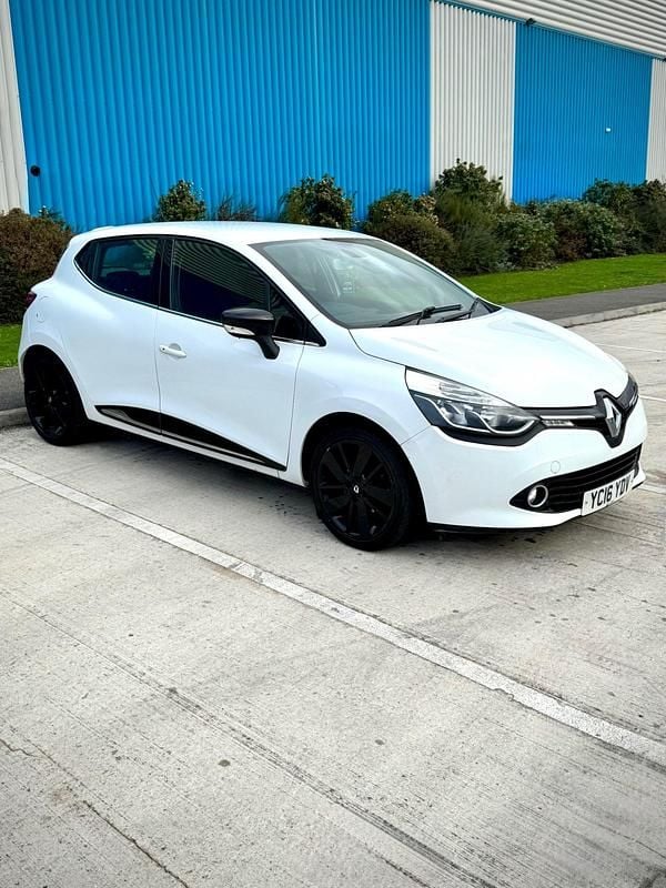 White Used 2016 Renault Clio IV Dynamique Hatchback | £2,700 (Super price) - Image 1/4