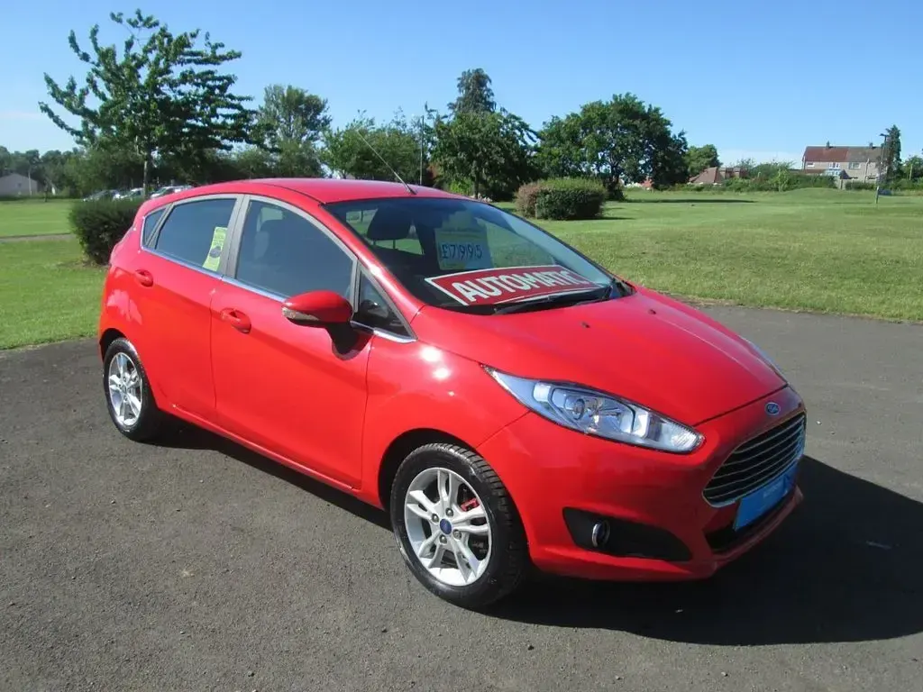 Used Ford Fiesta Zetec 120 HP (88 kW) 2014 Red Hatchback