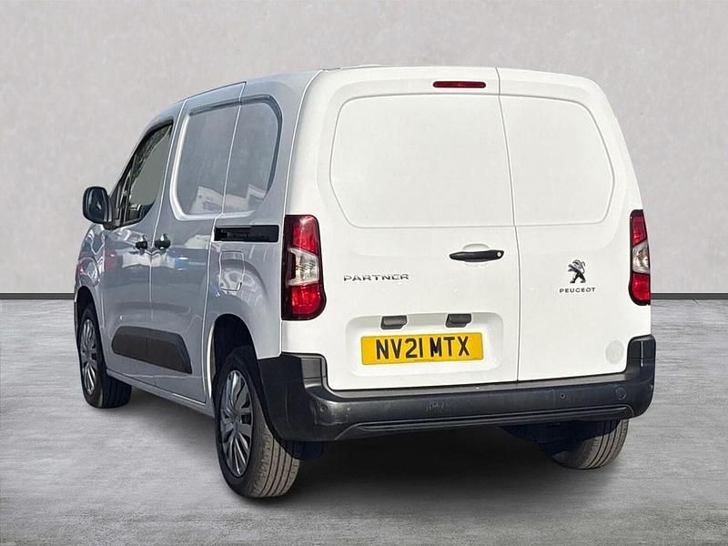 Used Peugeot Partner 131 HP (96 kW) 2021 White MPV