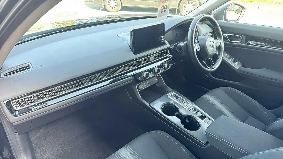Begagnad Honda Civic Elegance 143 HK (105 kW) 2025 Svart Halvkombi