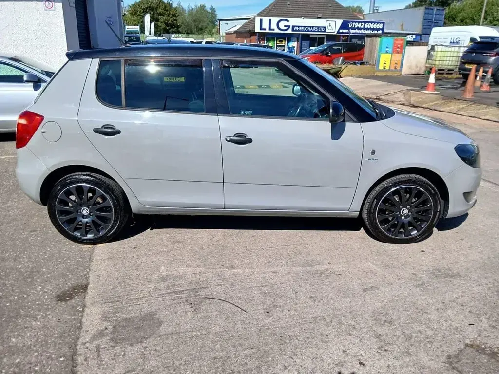 Used Skoda Fabia 69 HP (50 kW) 2013 Grey Hatchback