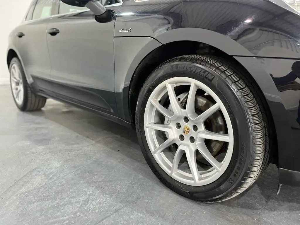 Used Porsche Macan 258 HP (189 kW) 2016 Black SUV