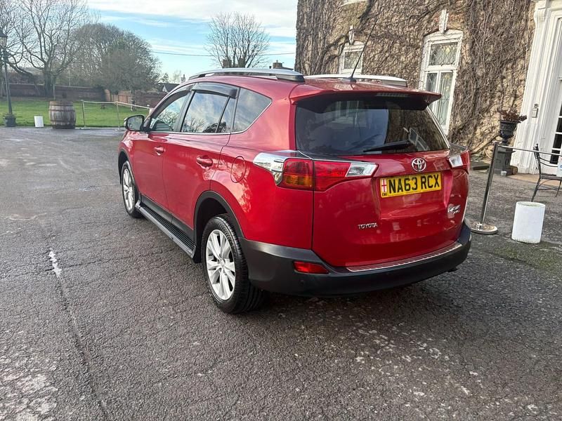Used Toyota RAV4 150 HP (110 kW) 2013 Red SUV