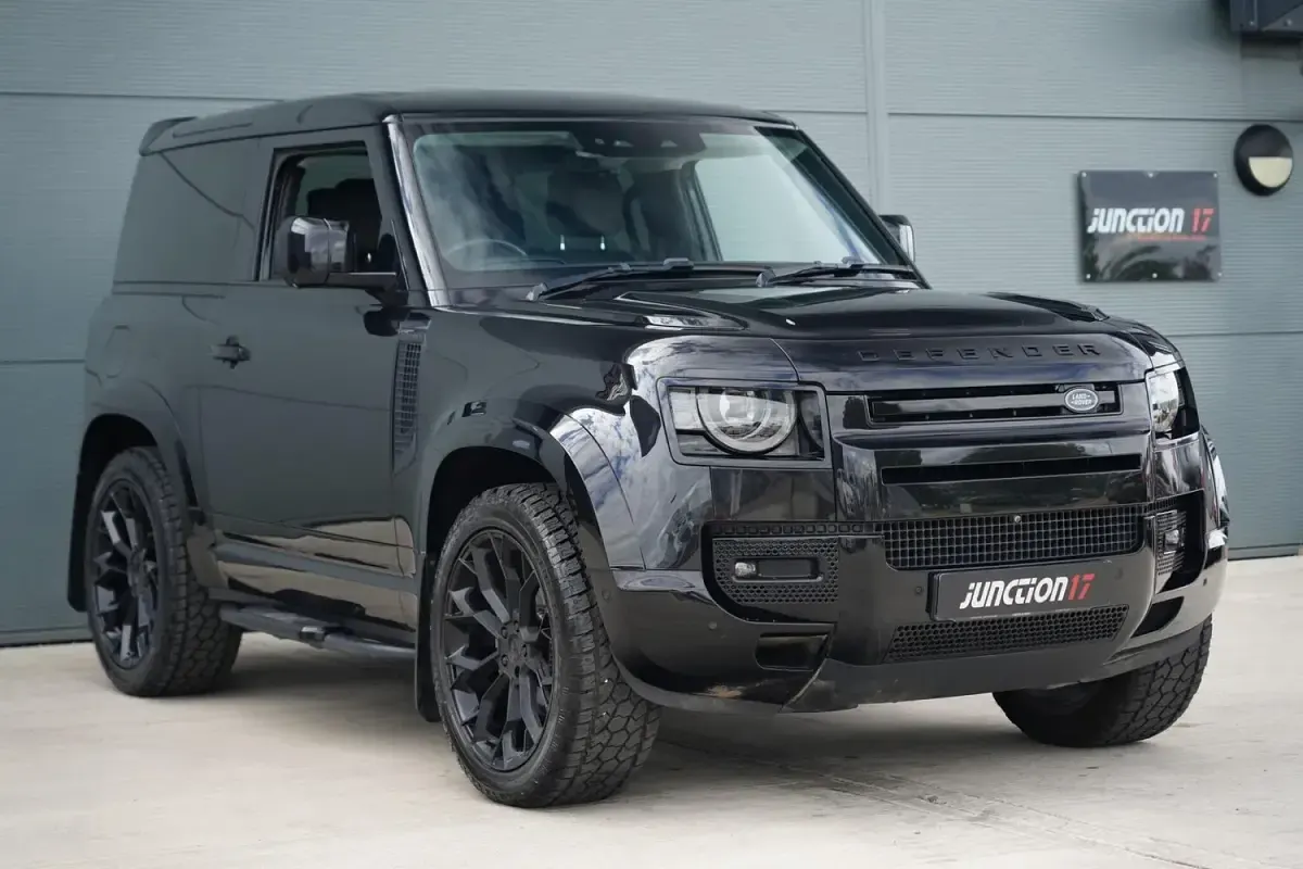 Used Land Rover Defender HSE 250 HP (183 kW) 2021 Black SUV