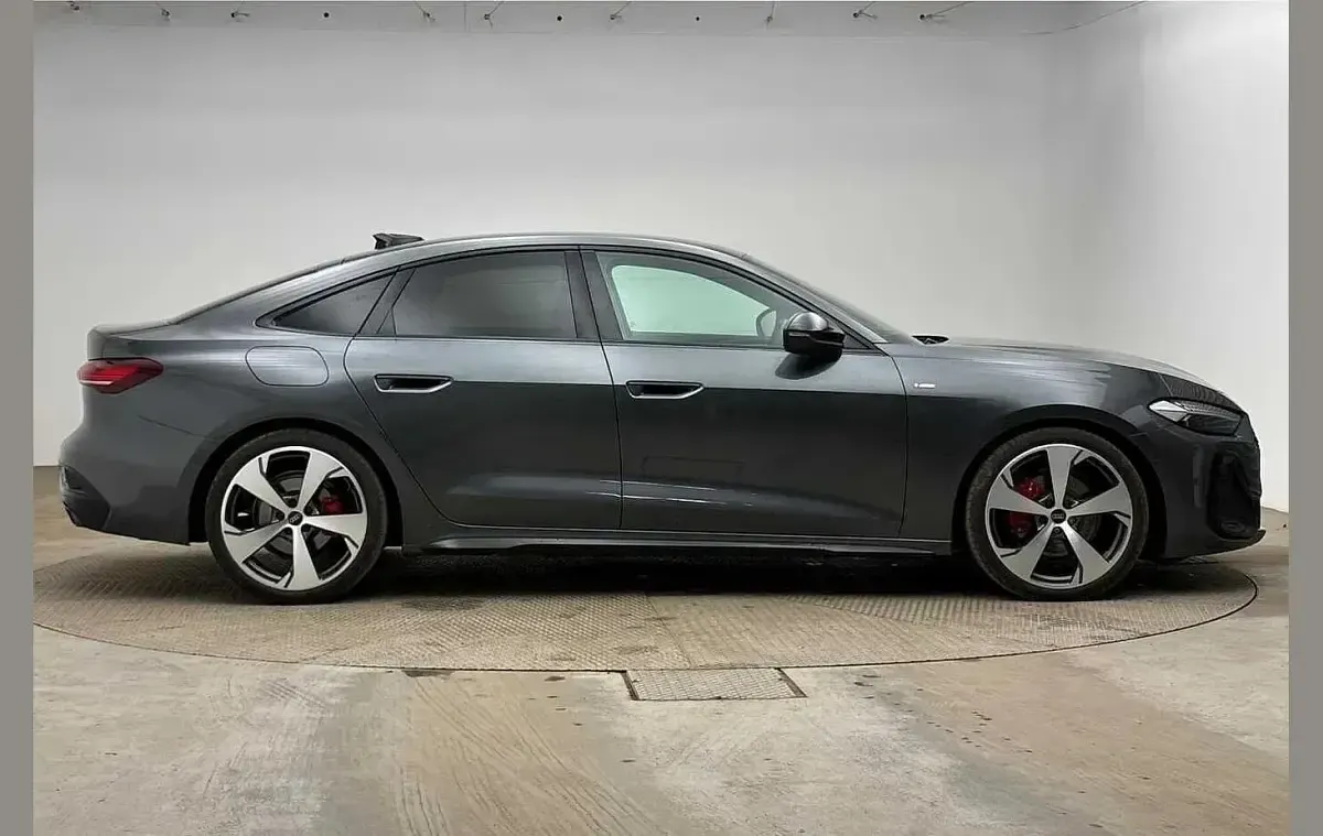 Begagnad Audi A5 Comfort 204 HK (150 kW) 2025 Grå Sedan