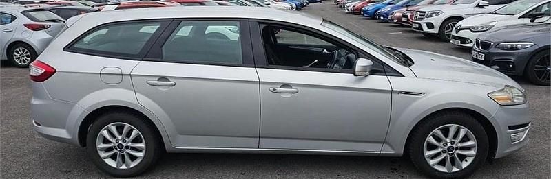 Used Ford Mondeo Zetec 163 HP (119 kW) 2011 Moondust silver Estate