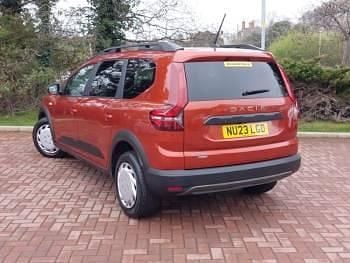 Second-hand Dacia Jogger Expression 109 CP (80 kW) 2023 Maro Monovolum