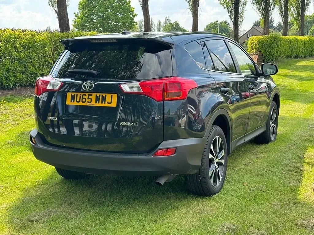 Usado Toyota RAV4 124 HP (91 kW) 2015 Cinzento SUV