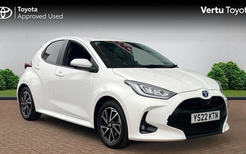 Used 2025 Toyota Yaris Hybrid Design Hatchback | £16,415 (Super price) - Image 1/4