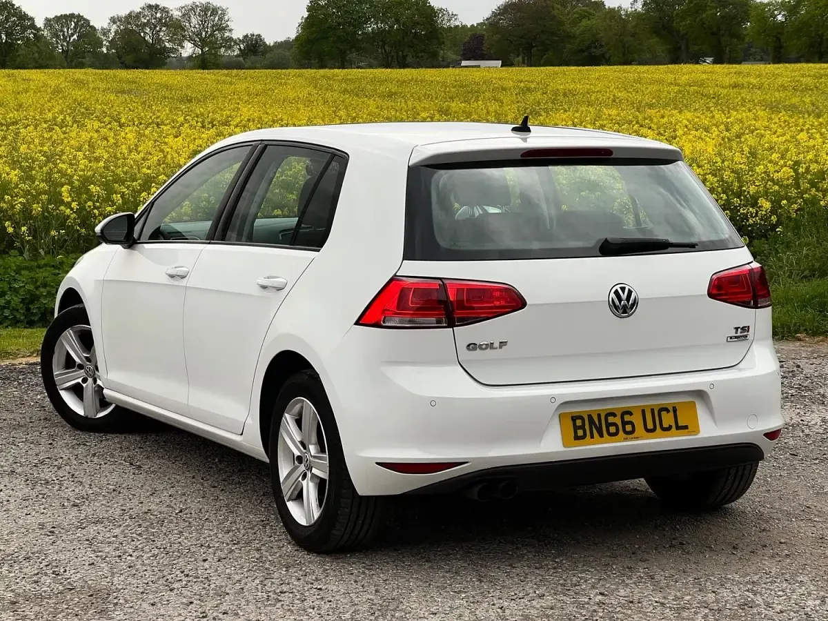 Begagnad VW Golf VII Edition 125 HK (91 kW) 2016 Vit Halvkombi