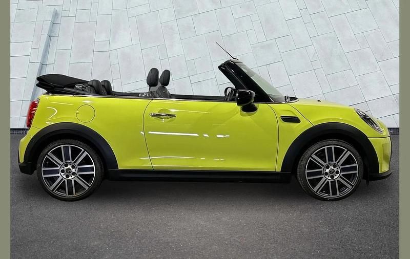 Usado Mini Cooper Cabriolet Exclusive 134 HP (98 kW) 2022 Amarelo Cabrios
