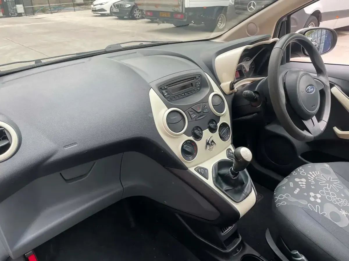 Used Ford Ka 69 HP (50 kW) 2011 Silver Hatchback