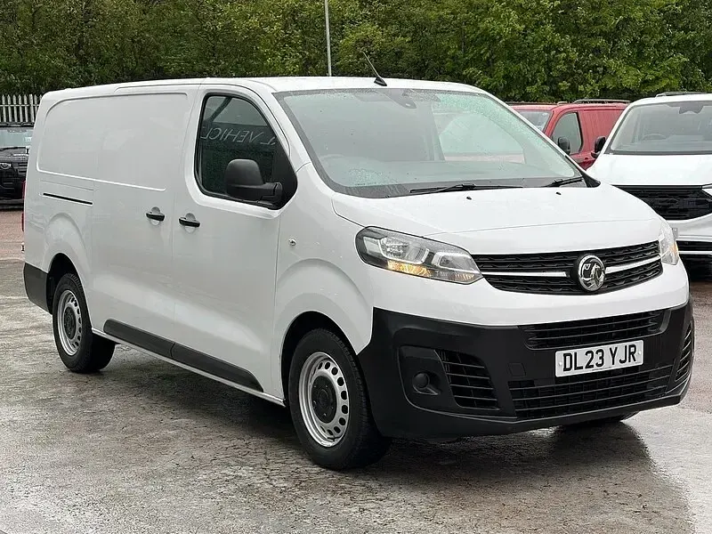 Used Vauxhall Vivaro 100 HP (73 kW) 2023 White MPV