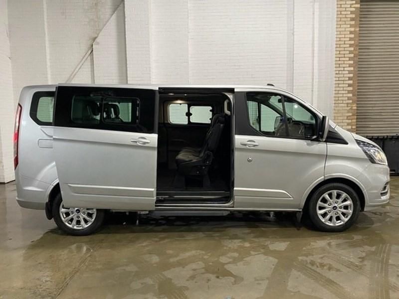 Used Ford Tourneo Titanium 130 HP (95 kW) 2022 Silver MPV