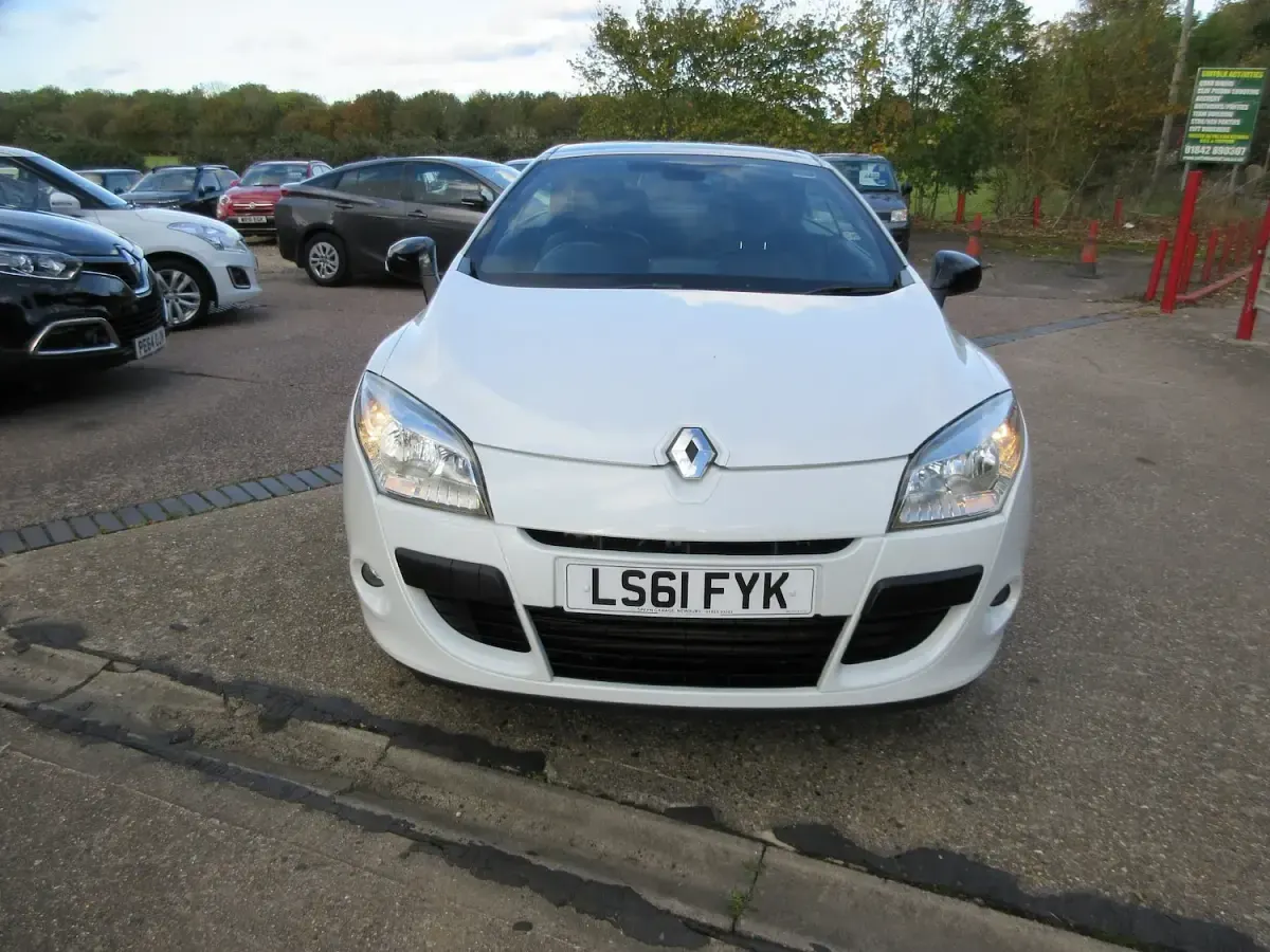 Used Renault Mégane Cabriolet Dynamique 128 HP (94 kW) 2011 White Cabriolet