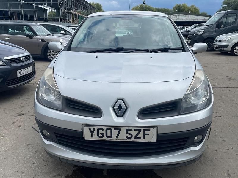 Used Renault Clio II Dynamique 111 HP (81 kW) 2007 Silver Hatchback