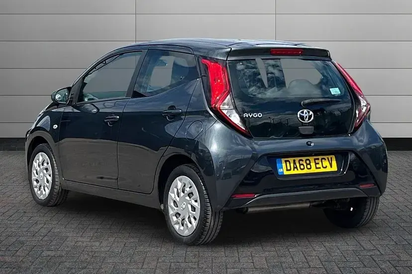 Used Toyota Aygo X-play 72 HP (52 kW) 2018 Grey Hatchback