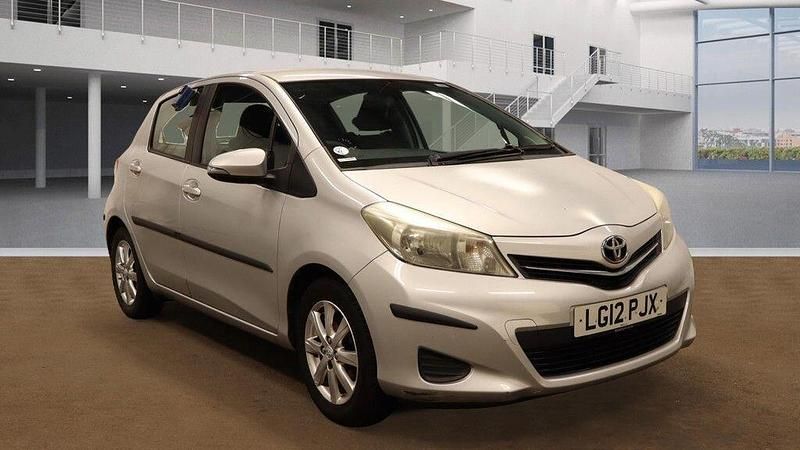 Silver Used 2012 Toyota Yaris Multidrive S Hatchback | £6,450 (A bit pricey) - Image 1/4
