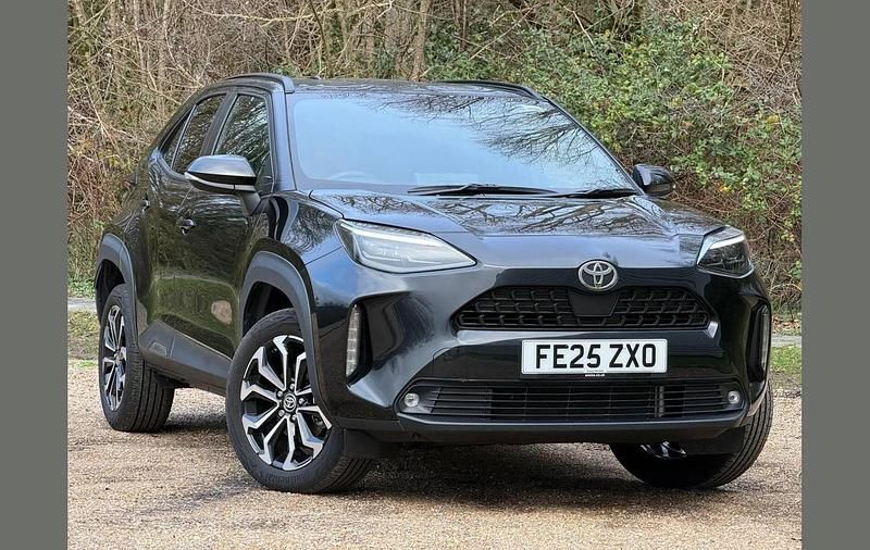 Black Used 2025 Toyota Yaris Cross Design SUV | £23,256 (Fair price) - Image 1/4