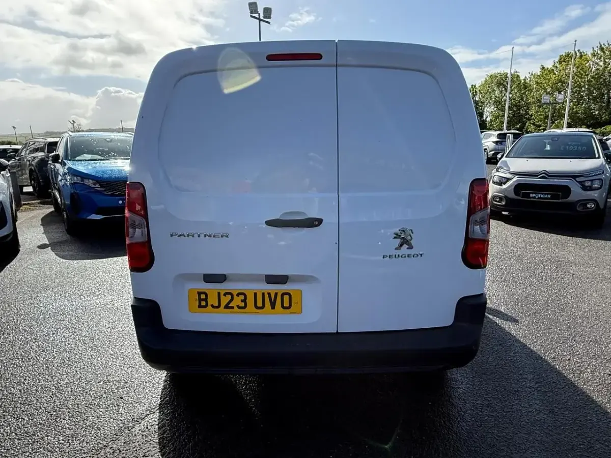 Used Peugeot Partner Premium 102 HP (75 kW) 2023 White MPV